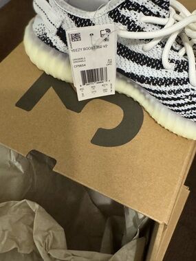 adidas Yeezy Boost 350 V2 Zebra I Men’s I Style CP9654 I Size 9